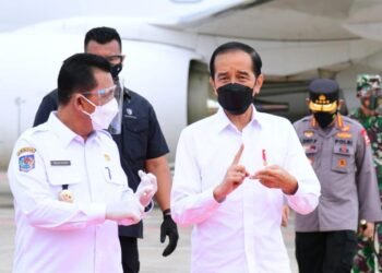 Tiba di Kepri, Presiden Jokowi Tinjau Vaksinasi Massal dan Beri Pengarahan Penanganan Pandemi