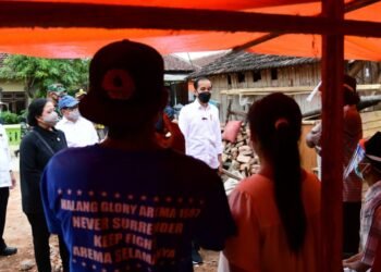 Tinjau Lokasi Terdampak Gempa, Presiden Pastikan Pemerintah Bantu Rekonstruksi Rumah Warga