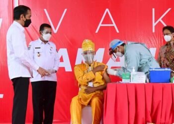 Tinjau Vaksinasi di Bintan, Presiden: Semoga Dapat Segera Tercapai Kekebalan Komunal