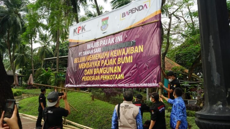 Tunggak Pajak Selama Lima Tahun, Taman Sari Lippo Karawaci Dipasangi Spanduk