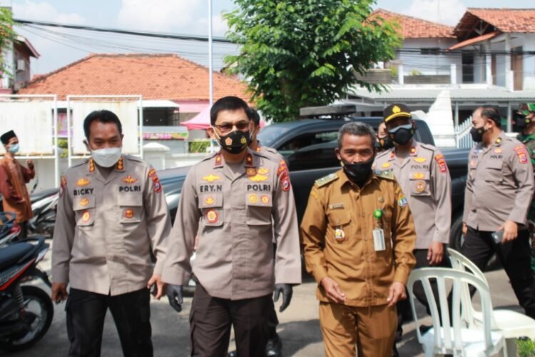 Wakapolda Banten Tinjau Pelaksanaan Vaksinasi di Kelurahan Serang dan Puskesmas Taktakan