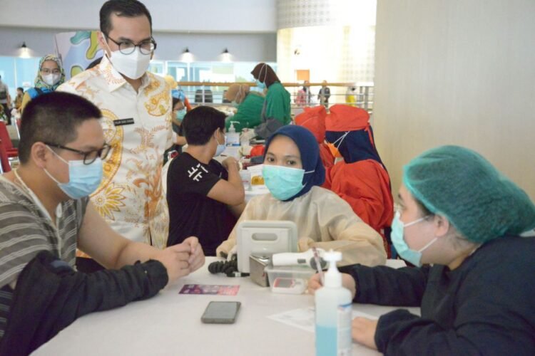 Wakil Walikota Tangsel Tinjau Vaksinasi Tahap Kedua di Teras Kota BSD