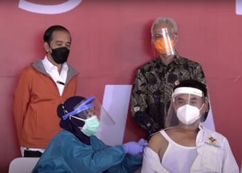 Presiden Tinjau Vaksinasi Bagi 1.000 Orang di Pelabuhan Tanjung Emas, Semarang