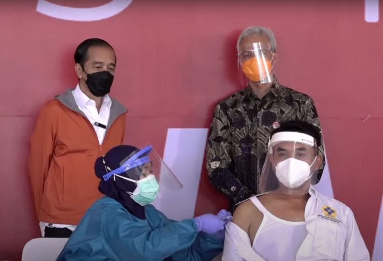 Presiden Tinjau Vaksinasi Bagi 1.000 Orang di Pelabuhan Tanjung Emas, Semarang