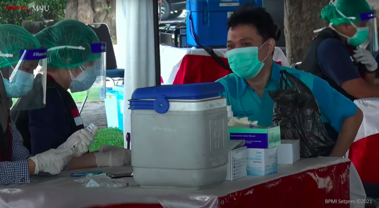 Presiden Jokowi Dorong DKI Jakarta Lakukan 100 Ribu Vaksinasi Per Hari