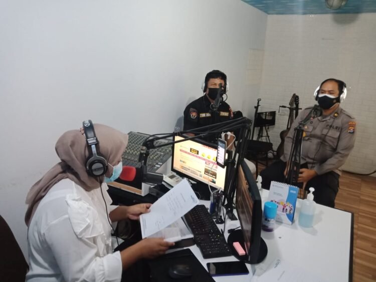 Biddokes Polda Banten Talkshow di Radio Megaswara, Sosialisasikan Vaksinasi Masal