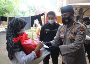 Didatangi Tim Jum’at Barokah Polda Banten, Dengan Terharu Kamsiah Ucapkan Terima Kasih