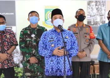 Kasus Covid-19 Meningkat Tajam, Waktu  Operasional Usaha Dibatasi