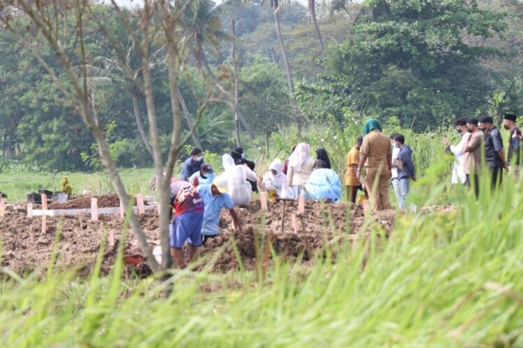 Kasus Meningkat, Pemkab Tangerang Tambah Penggali Kubur di TPU Khusus Covid-19