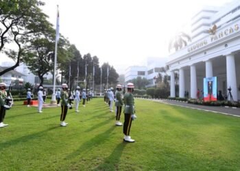 Kenakan Pakaian Adat Tanah Bumbu, Presiden Jokowi Pimpin Upacara Peringatan Hari Lahir Pancasila Tahun 2021