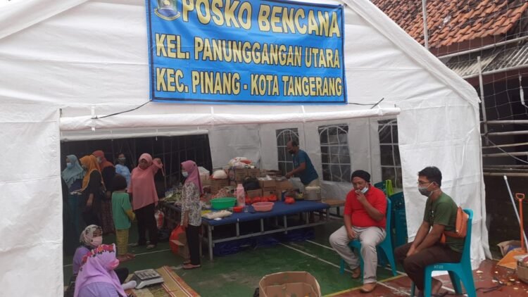 PMI Kecamatan Pinang Suplai Logistik di Dapur Umum Panunggangan Utara