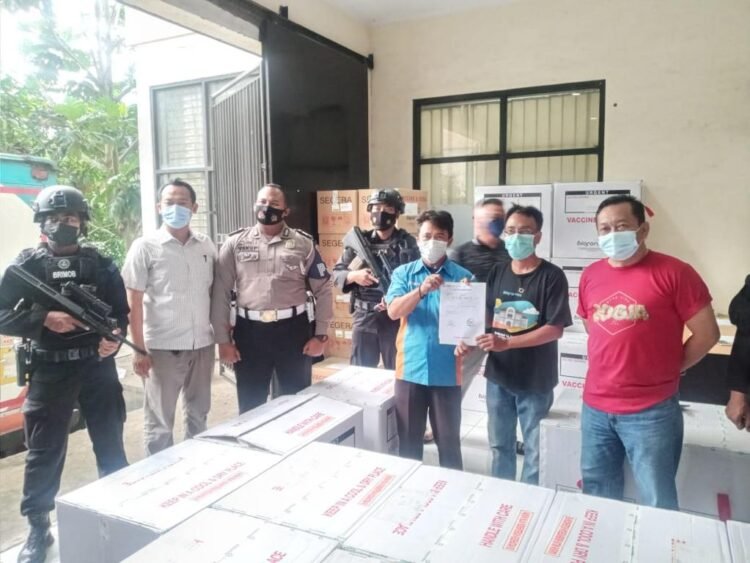 Pastikan Kedatangan Vaksin Aman, Polda Banten Lakukan Pengawalan
