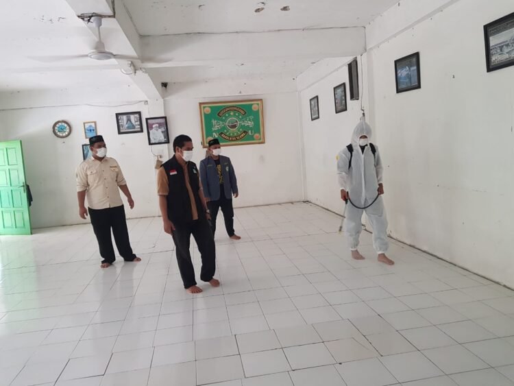 Penyemprotan Disinfektan, LPBI NU Kota Tangerang Bidik Ponpes dan Majelis Ta’lim