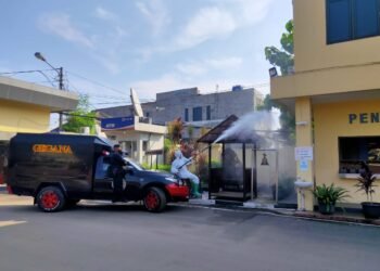 Polda Banten Lakukan Penyemprotan Disinfektan di Seluruh Gedung Mapolda Banten
