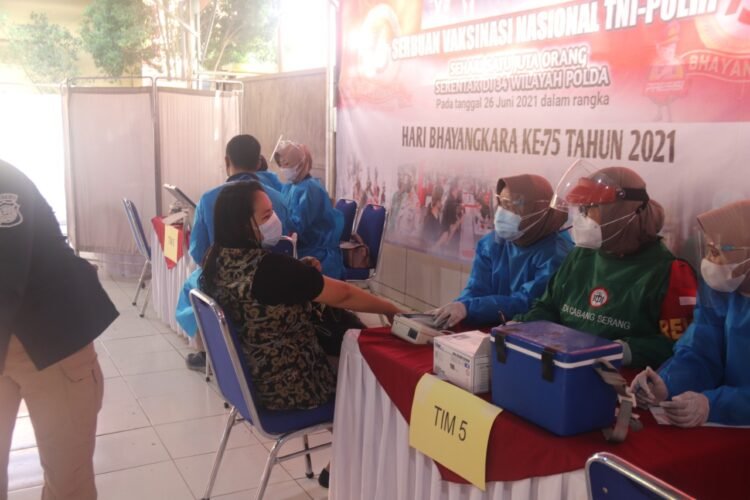Polda Banten Sukses Laksanakan Vaksinasi Massal