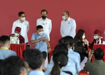 Presiden Jokowi Minta Kadin Indonesia Kejar Target 22 Juta Vaksinasi Gotong Royong