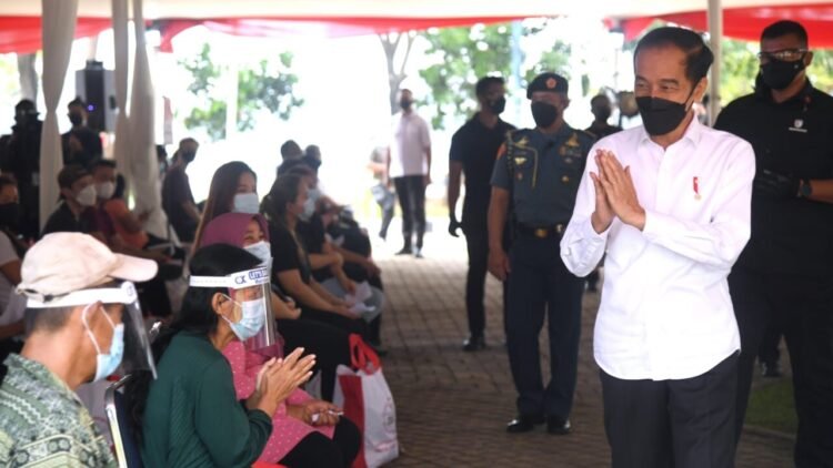 Presiden Jokowi Targetkan 100 Ribu Penyuntikan Dosis Vaksin per Hari di DKI Jakarta
