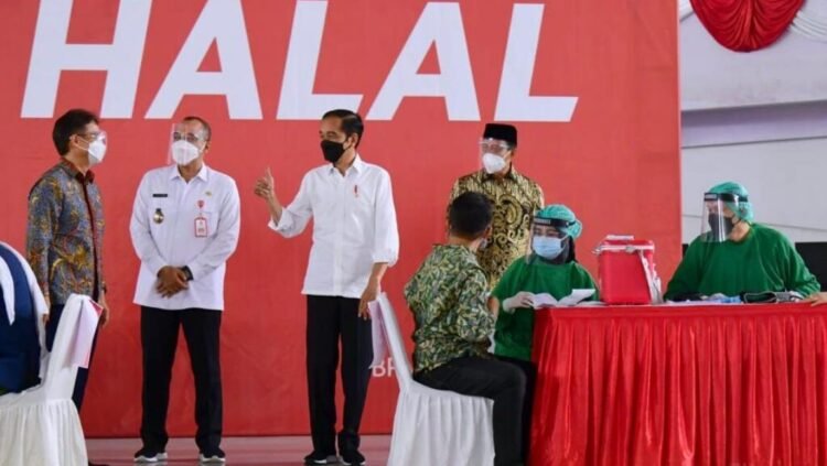 Presiden Jokowi Targetkan Satu Juta Vaksinasi Per Hari pada Juli Mendatang