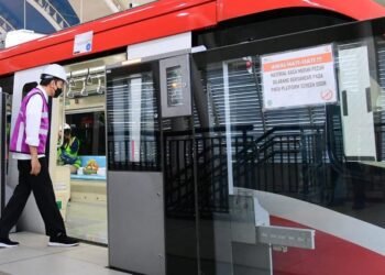 Presiden Jokowi Tinjau Perkembangan Pembangunan LRT Jabodebek