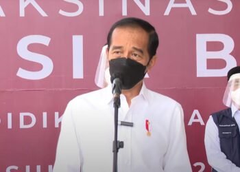 Presiden Jokowi Tinjau Vaksinasi Massal COVID-19 di RSUI Depok