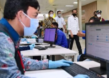Presiden Tinjau Vaksinasi bagi 1.500 Orang di Pelabuhan Tanjung Priok