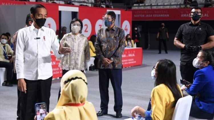 Presiden Tinjau Vaksinasi bagi Pelaku Sektor Jasa Keuangan