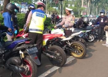 Puluhan Pengendara Motor Knalpot Bising Kena Tilang di Tangsel