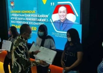 Puluhan Transgender Lakukan Perekaman e-KTP di Tangsel