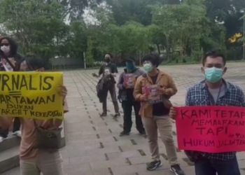 Puluhan Wartawan Unjuk Rasa Tuntut Kadispora Tangsel Mundur