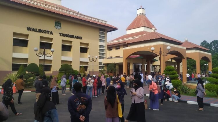Pusat Pemerintahan Kota Tangerang Dipadati Peserta Vaksinasi
