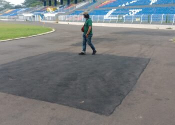 Renovasi Berantakan, Warga Keluhkan Aspal Stadion Benteng