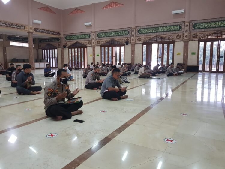 Tingkatkan Iman dan Taqwa Personel Melalui Ngaji Bareng Kapolda