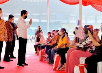 Tinjau Vaksinasi di Stadion Patriot, Presiden: Model Seperti Ini Agar Diterapkan di Daerah Lain