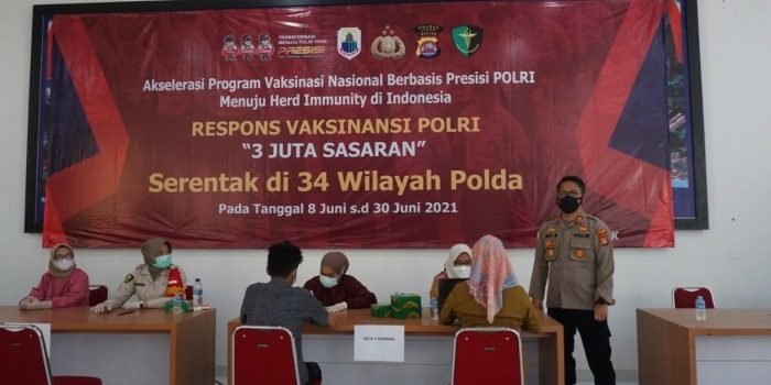Vaksinasi Massal Polda Banten Sasar 1.610 Orang