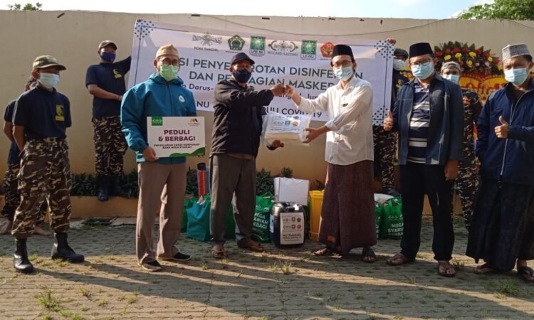 Kasus Covid-19 Meningkat, LPBI NU Tangsel Lakukan Aksi Penyemprotan Disinfektan dan Pembagian Masker