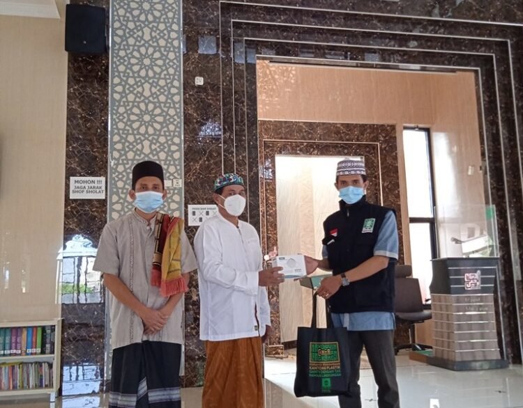 LPBI-NU Tangsel Bagikan Ribuan Masker
