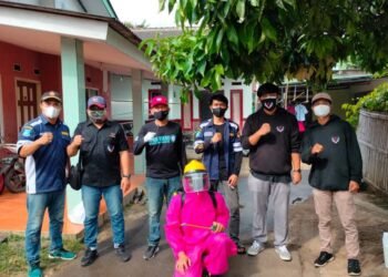 234 SC Tangsel dan Karang Taruna Abdi Taruna Jaya 05 Bagikan Masker dan Semprot Disinfektan