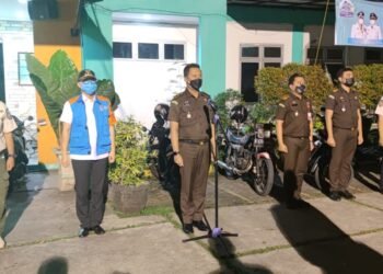 Baru Sehari Dilantik, Kasi Pidum Kejari Tangsel Turun ke Jalan Razia Prokes PPKM Darurat di Ciputat