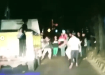 Gagal Nge-BM, Gerombolan Remaja di Bintaro Tangsel Rusak Kaca Spion Mobil Truk