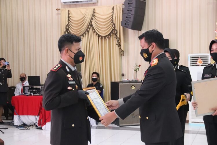 Gelar Tasyakuran, Polda Banten Berikan Penghargaan Kepada Personel Berprestasi