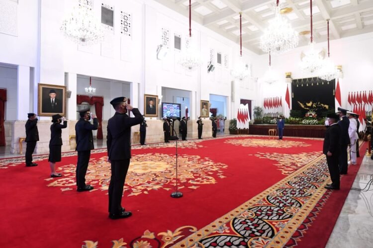 HUT ke-75 Bhayangkara, Presiden Anugerahkan Bintang Bhayangkara Nararya Bagi Tiga Personel Polri