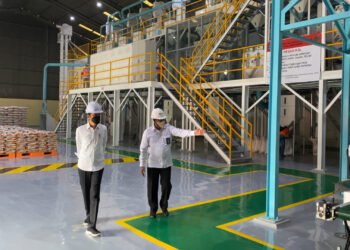 Kunjungi Gudang Bulog, Presiden Pastikan Stok Beras Nasional Mencukupi