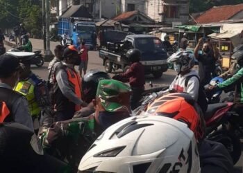 PPKM Darurat, Kapolres Tangsel Iman Imanuddin Turun Langsung Beri Imbuan kepada Warga