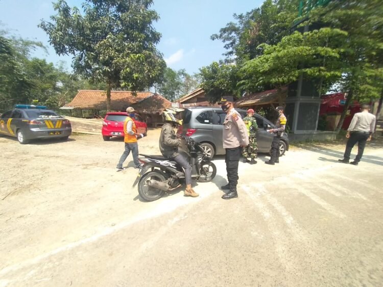 Penerapan PPKM Darurat, Polres Lebak Lakukan Penyekatan di Perbatasan Kabupaten Bogor