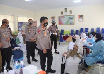 Polda Banten Gelar Vaksinasi Go to School