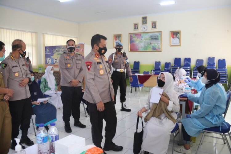 Polda Banten Gelar Vaksinasi Go to School