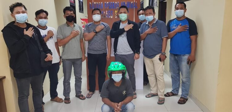 Polisi Amankan pemuda yang melawan petugas PPKM