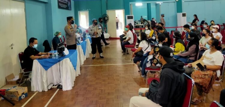Polresta Tangerang Gelar Vaksinasi Massal di Citra Raya Cikupa