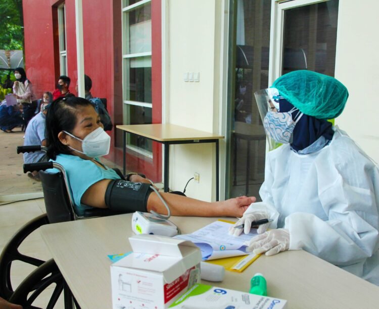 Program Vaksinasi Covid-19 Kolaborasi Dinkes Tangsel, Sinarmas World Academy, dan SehatQ Sukses Dijalankan