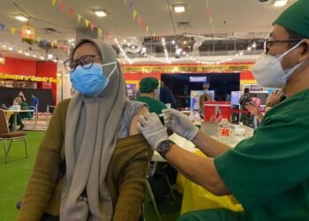 TNI Gelar Vaksinasi Massal di Tangcity Mall